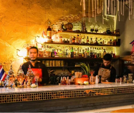 Ekte bilde fra Tep Bar i Bangkok